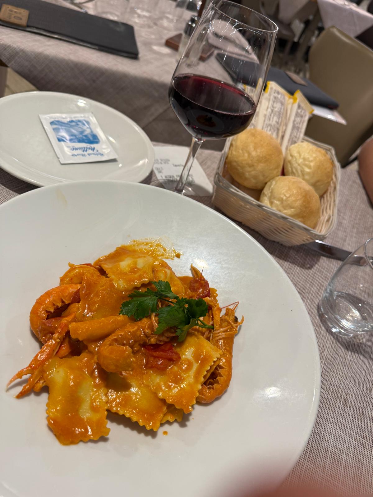 Hausgemachte Ravioli mit Scampi – italienisches Restaurant Del Villaggio Feldkirch